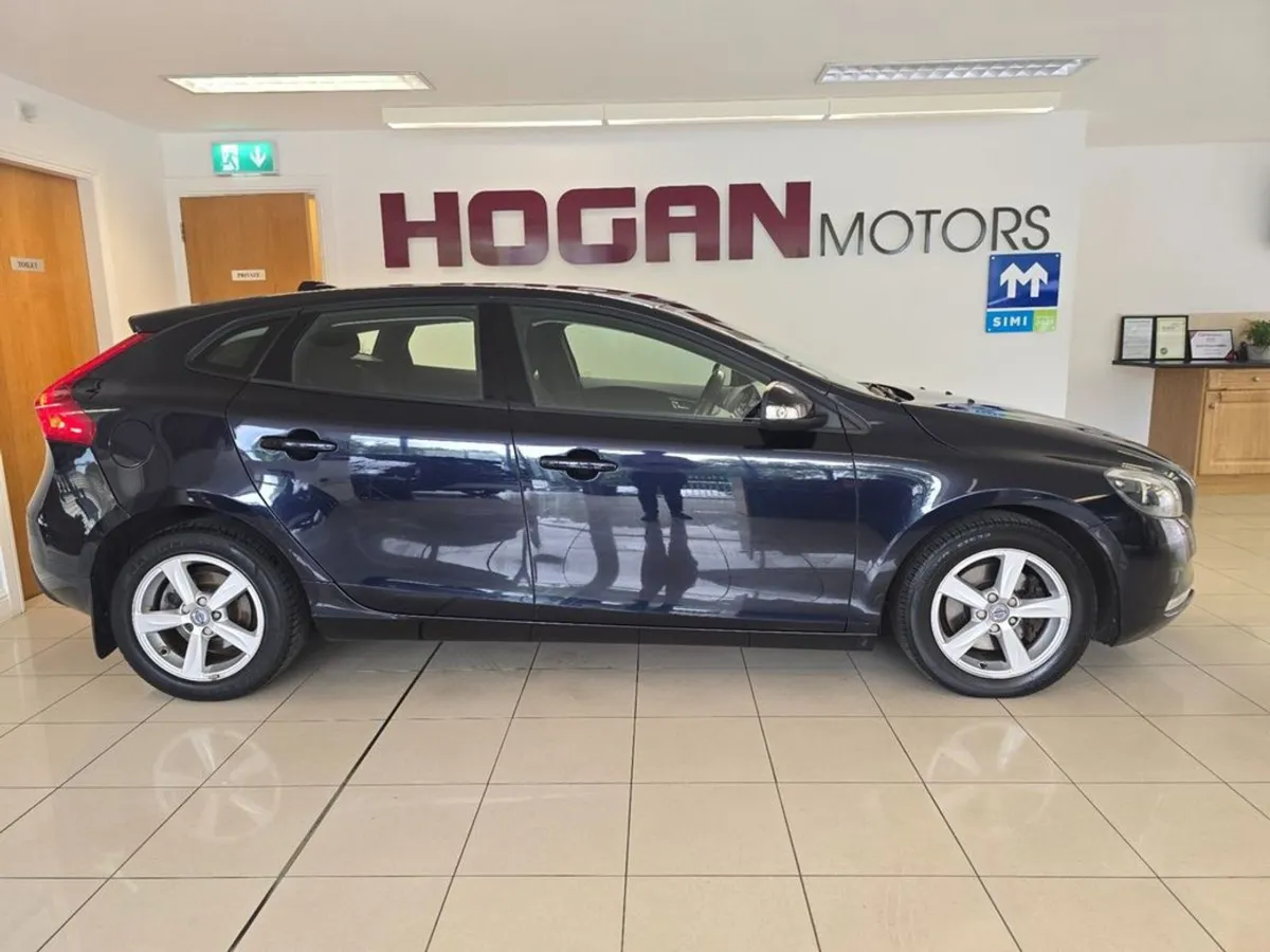 Volvo V40 2.0 ES 120BHP 5DR H/B - Image 3