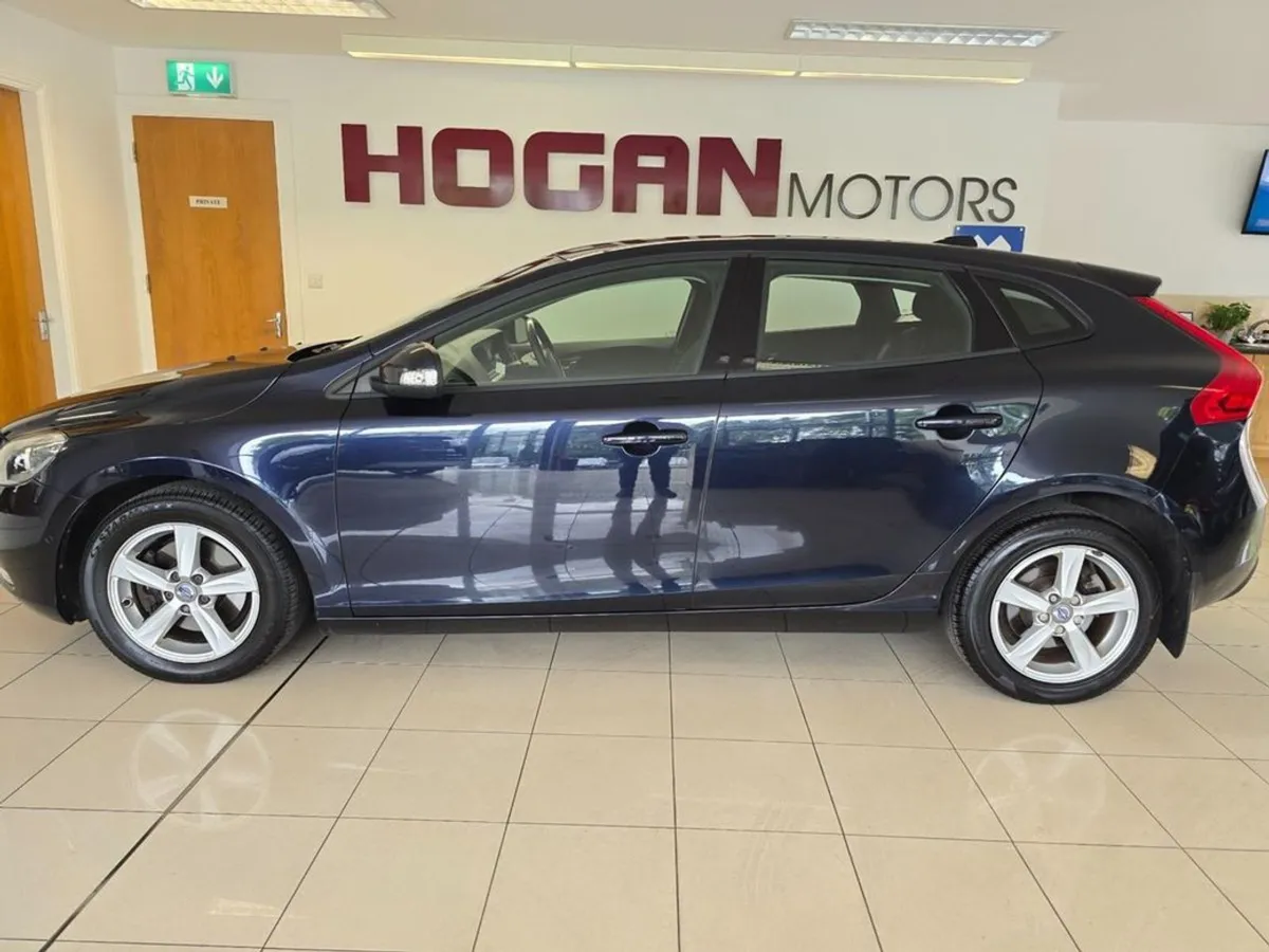 Volvo V40 2.0 ES 120BHP 5DR H/B - Image 4