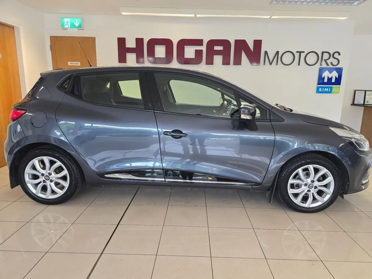 Renault Clio Dynamique NAV 1.2 Petrol 4DR - Image 3