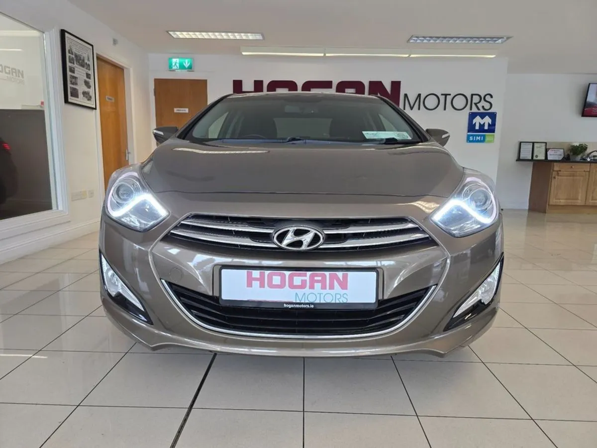 Hyundai i40 Executive Diesel Saloon - Image 2