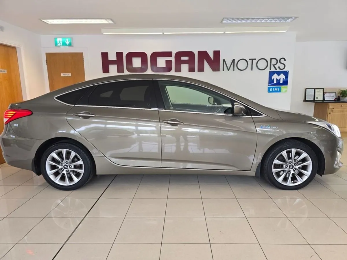 Hyundai i40 Executive Diesel Saloon - Image 3