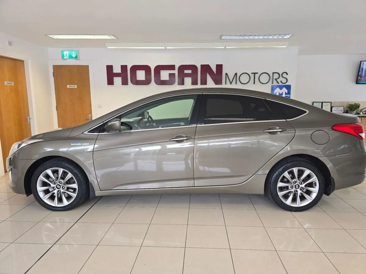Hyundai i40 Executive Diesel Saloon - Image 4