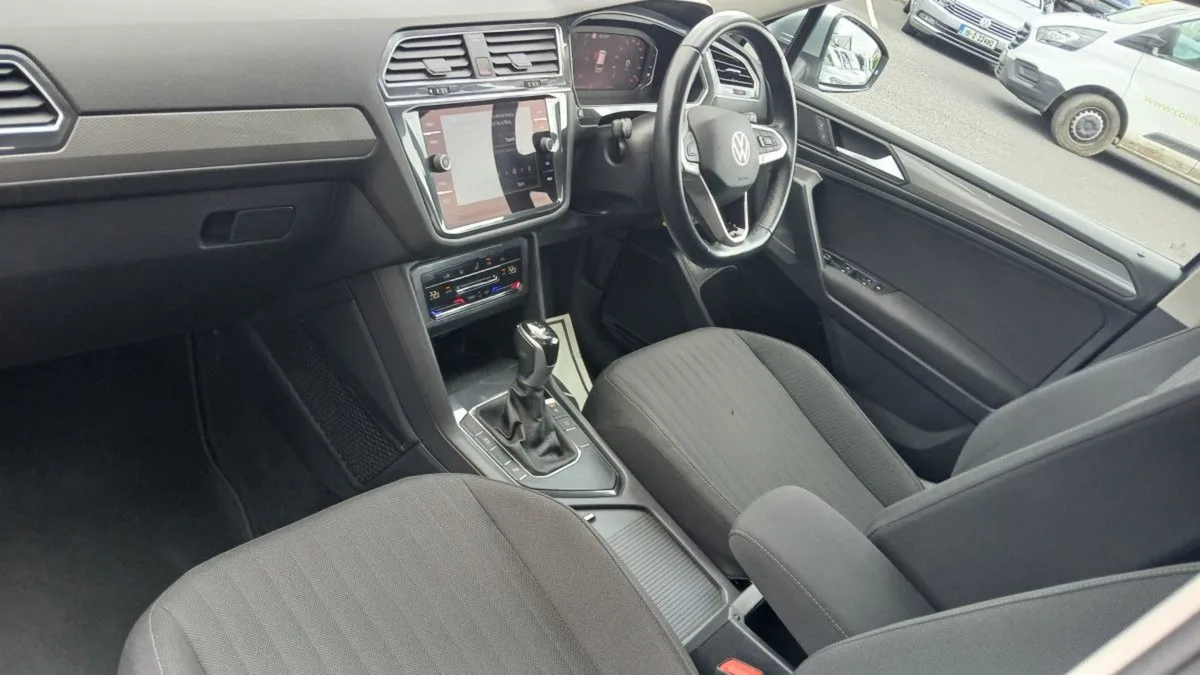 Volkswagen Tiguan Allspace Life 2.0 TDI 150HP  re - Image 3