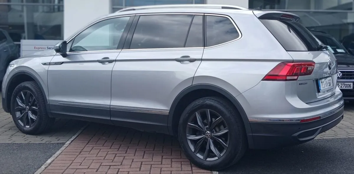 Volkswagen Tiguan Allspace Life 2.0 TDI 150HP  re - Image 4