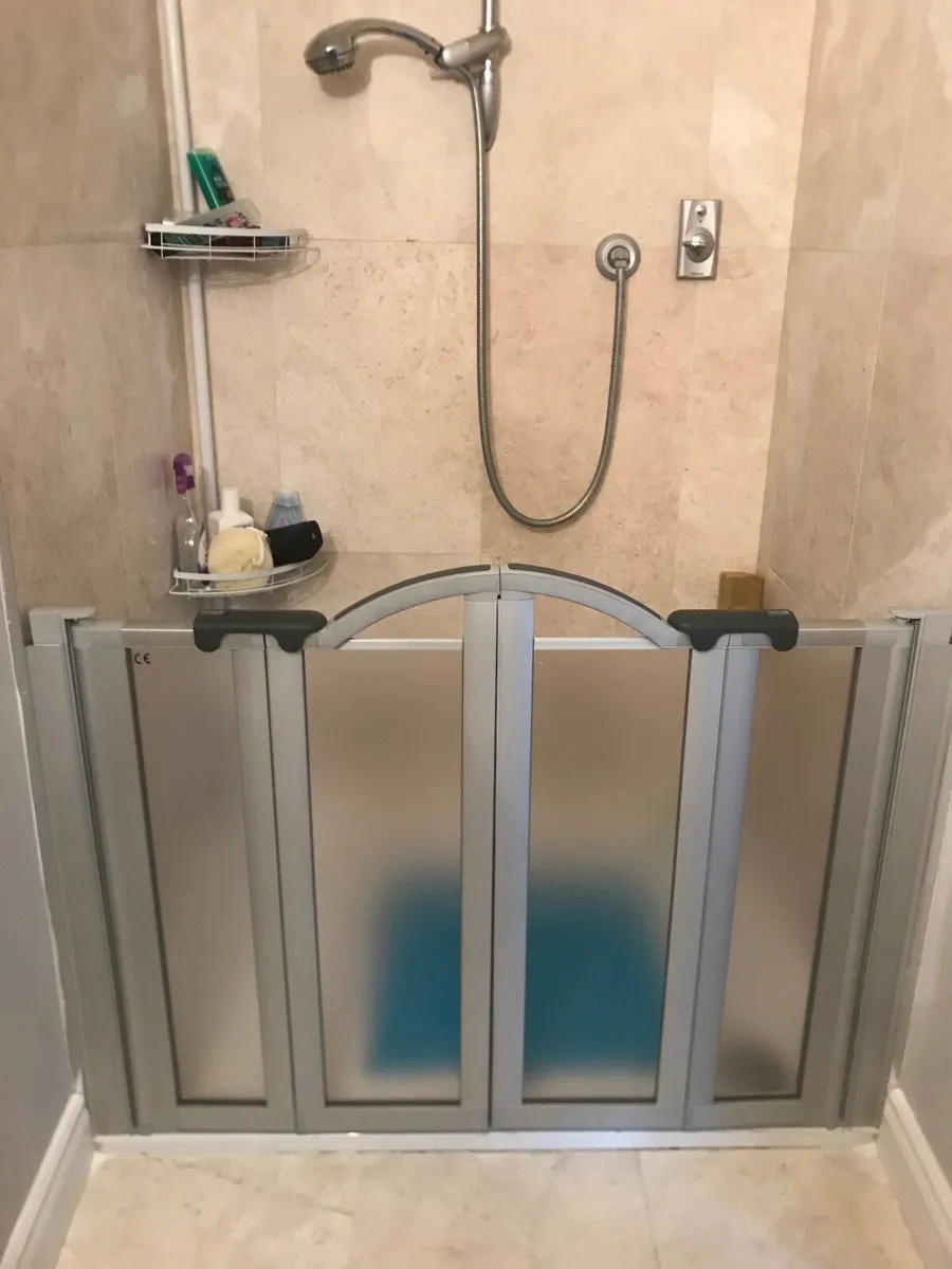 Shower half-doors enclosure. - Image 1