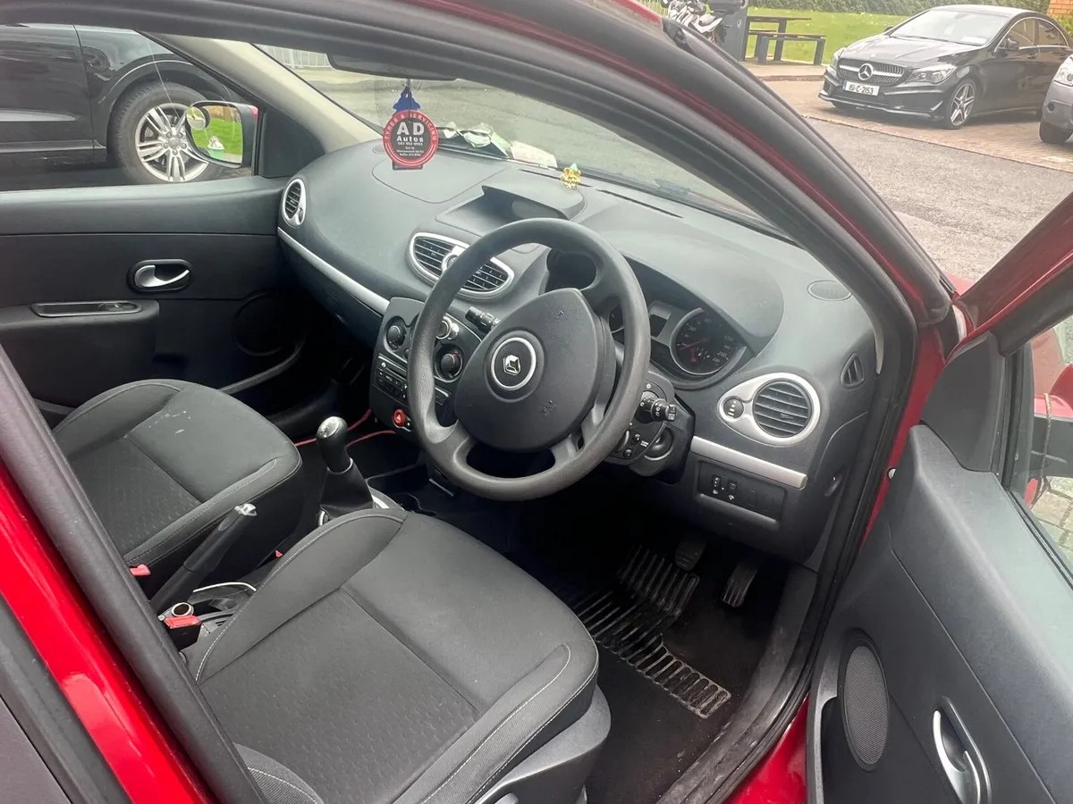 Renault Clio 2010 - Image 1
