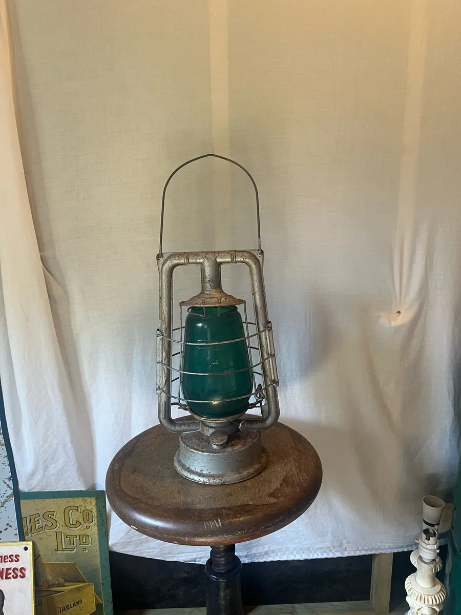 Antique Chalwyn Lynx Oil Tilley Lamp - Image 1