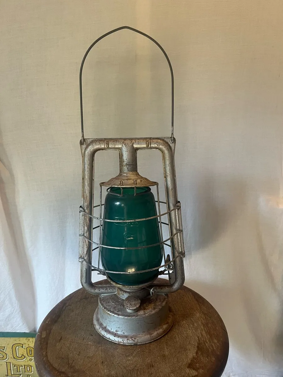 Antique Chalwyn Lynx Oil Tilley Lamp - Image 2