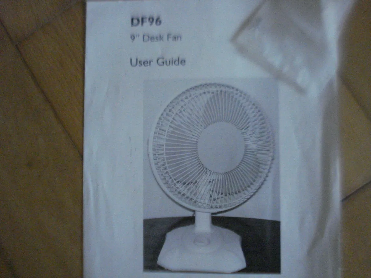 ELECTRIC DESK FAN. 9 INCH, WHITE/BLUE. - Image 3
