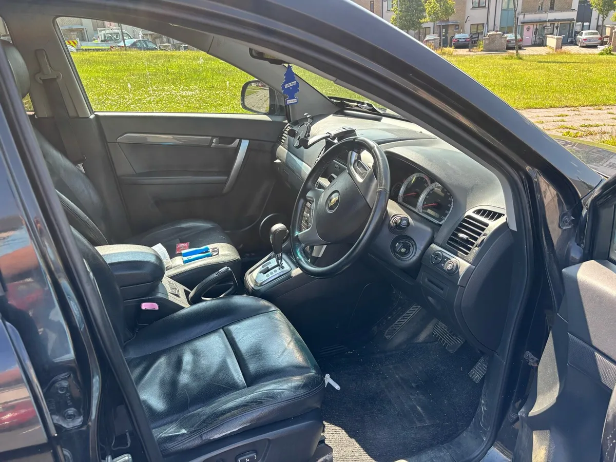 2010 Chevrolet - Image 4