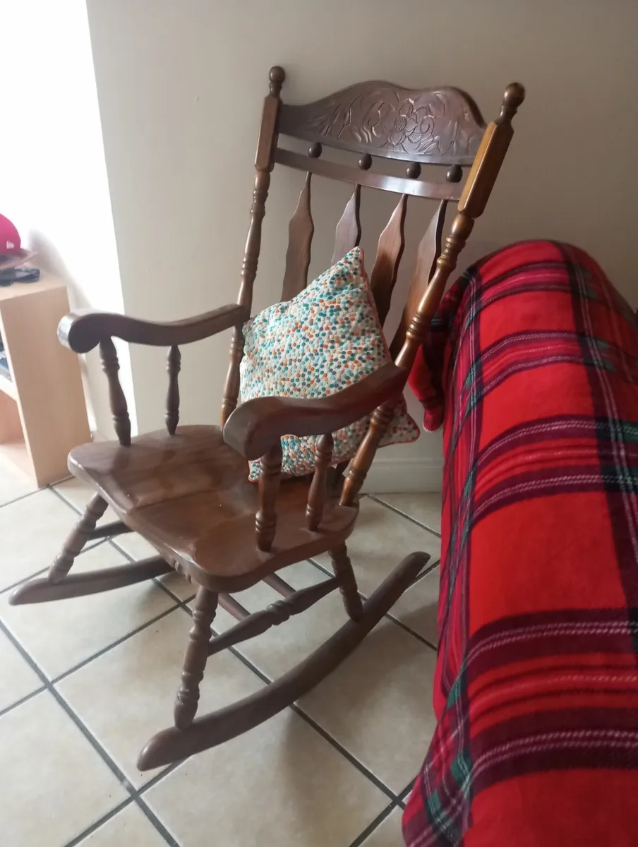 Vintage rocking chair - Image 2
