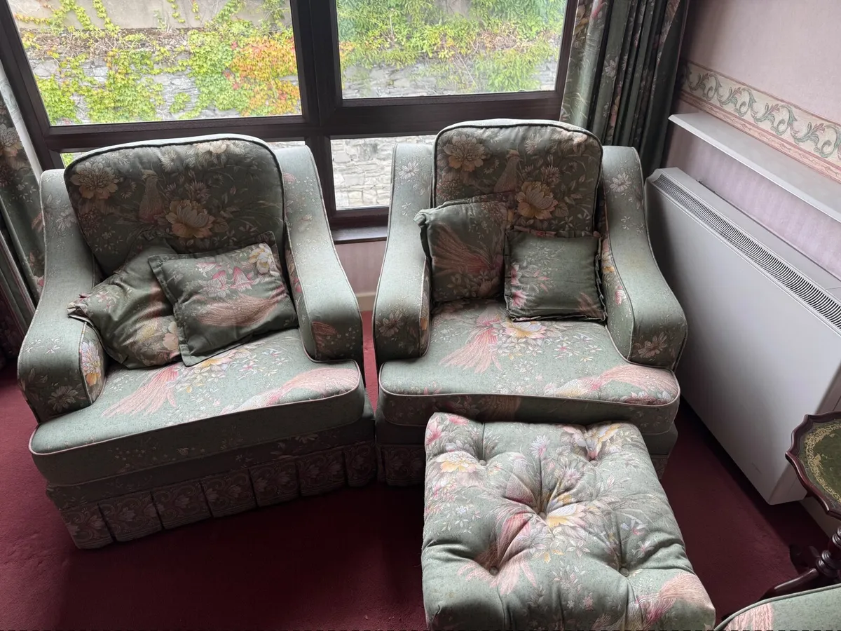 3 seater sofa, 2 armchairs & a footstool - Image 1