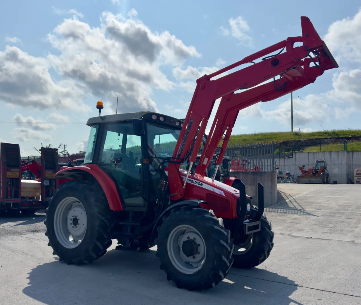 MF MF 5445 C/W LOADER - Image 1