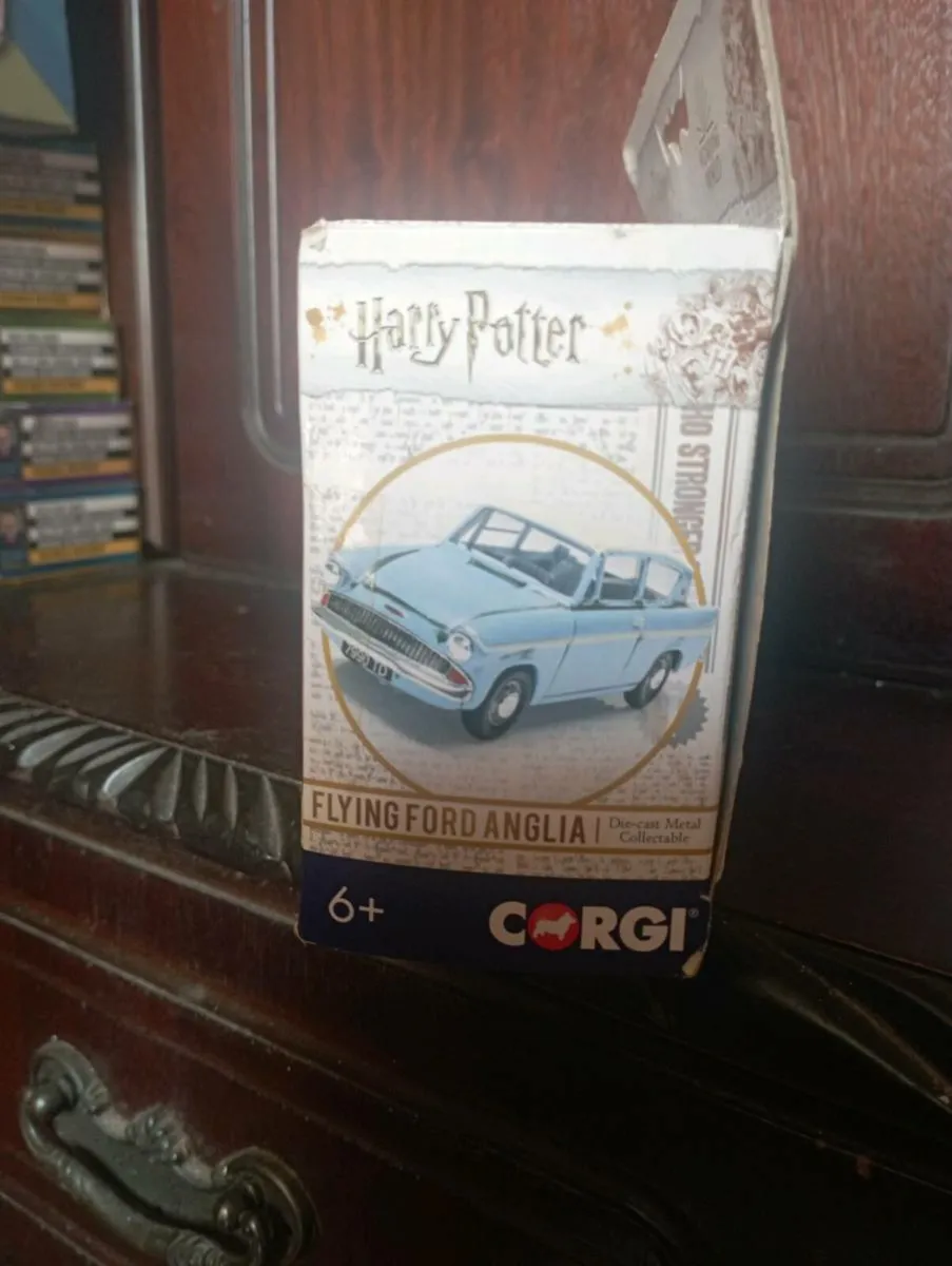 CORGI DIE-CAST HARRY POTTER FORD ANGLIA - Image 3