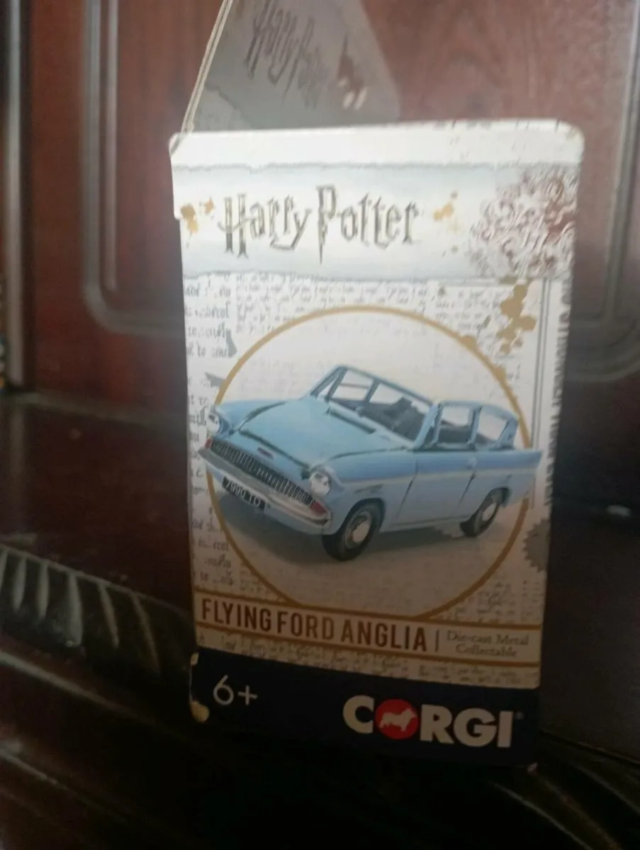 CORGI DIE-CAST HARRY POTTER FORD ANGLIA - Image 4