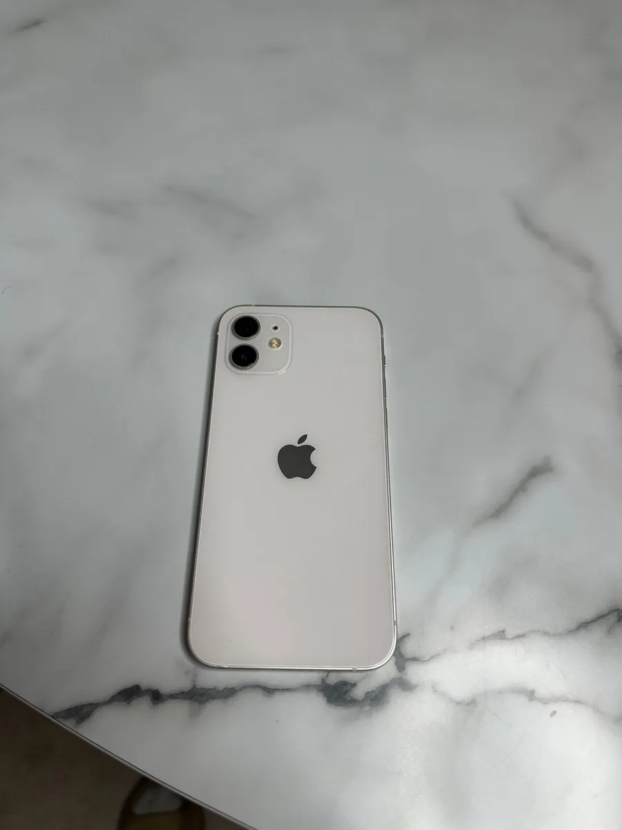iPhone 12 - Image 2