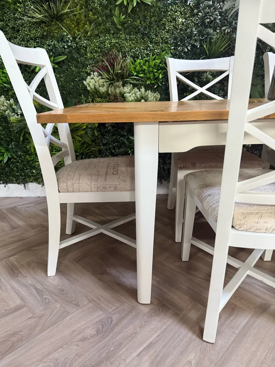 Extending oak kitchen table & 6 chairs/dining set - Image 4