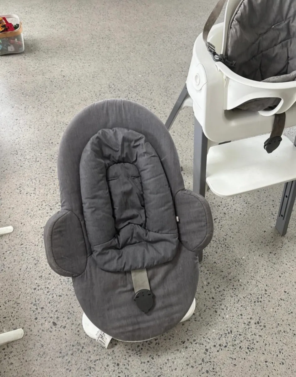 Stokke steps high chair & bouncer set - Image 2