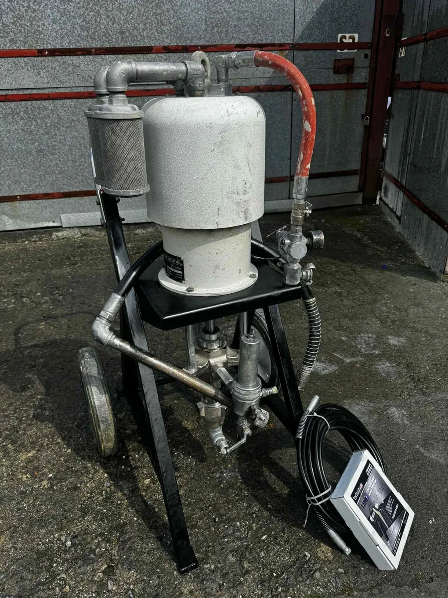 Pneumatic airless paint sprayer - Image 1