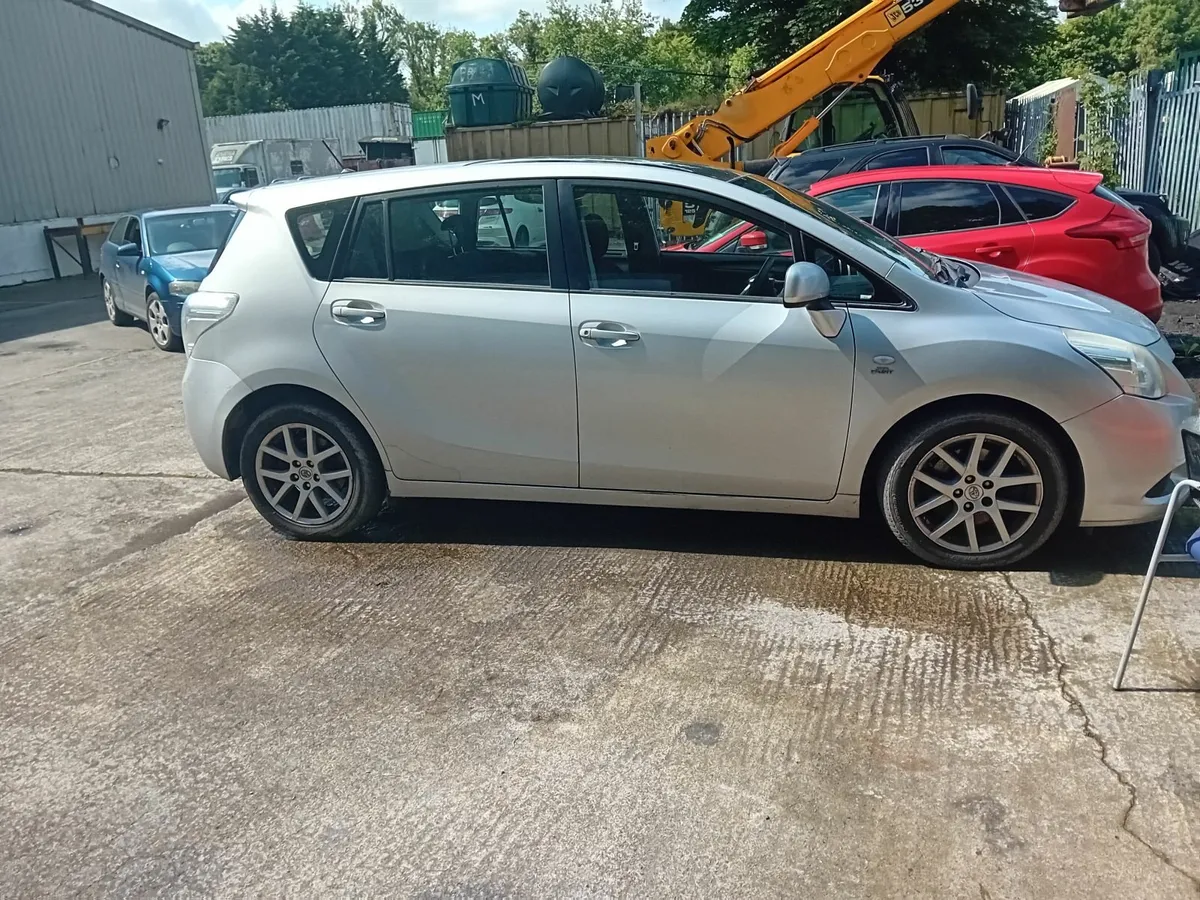 Toyota Verso 2011 - Image 2