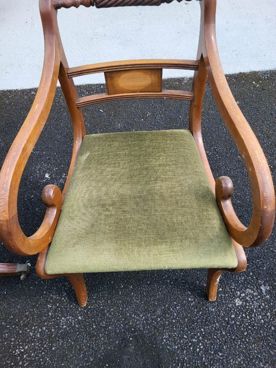 Wow. Dining Table and EIGHT Chairs - Image 3