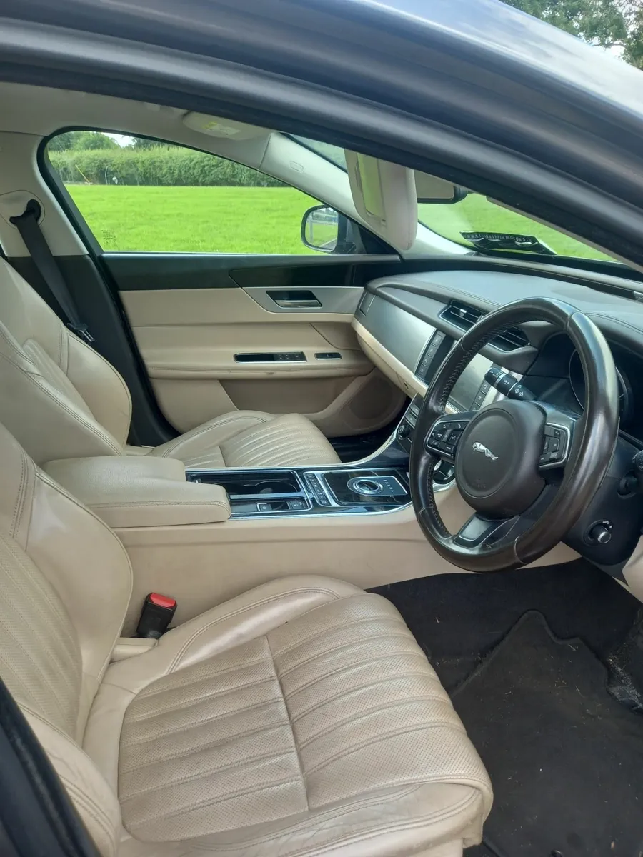 Lovely looking and Clean Jaguar XF - Image 2