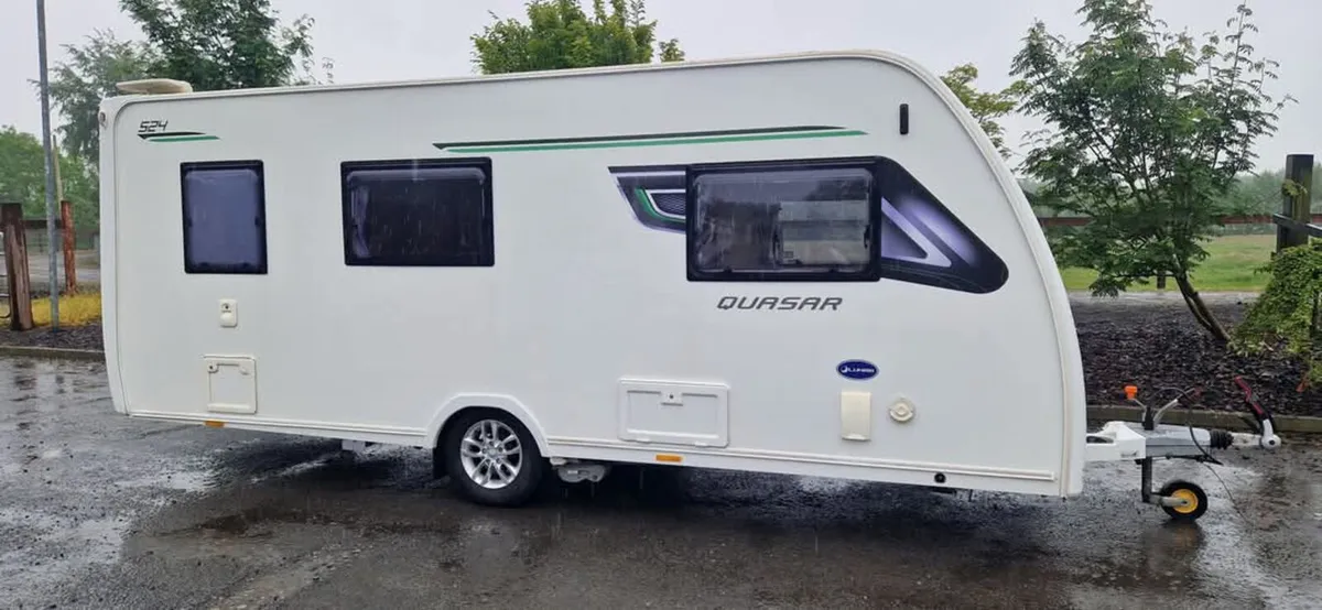 Lunar Quasar x4 berth caravan - Image 2