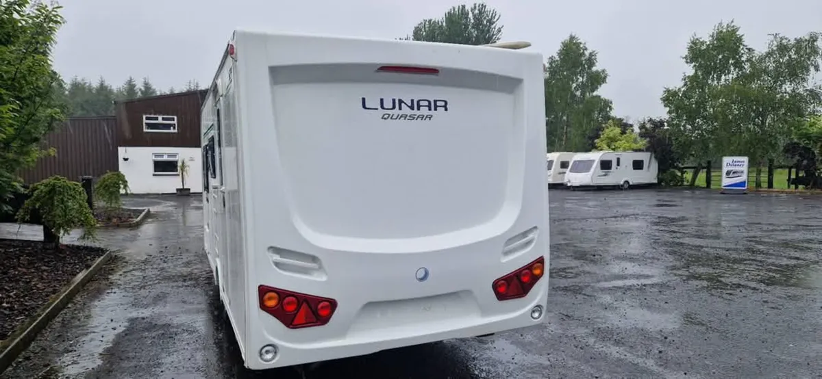Lunar Quasar x4 berth caravan - Image 4