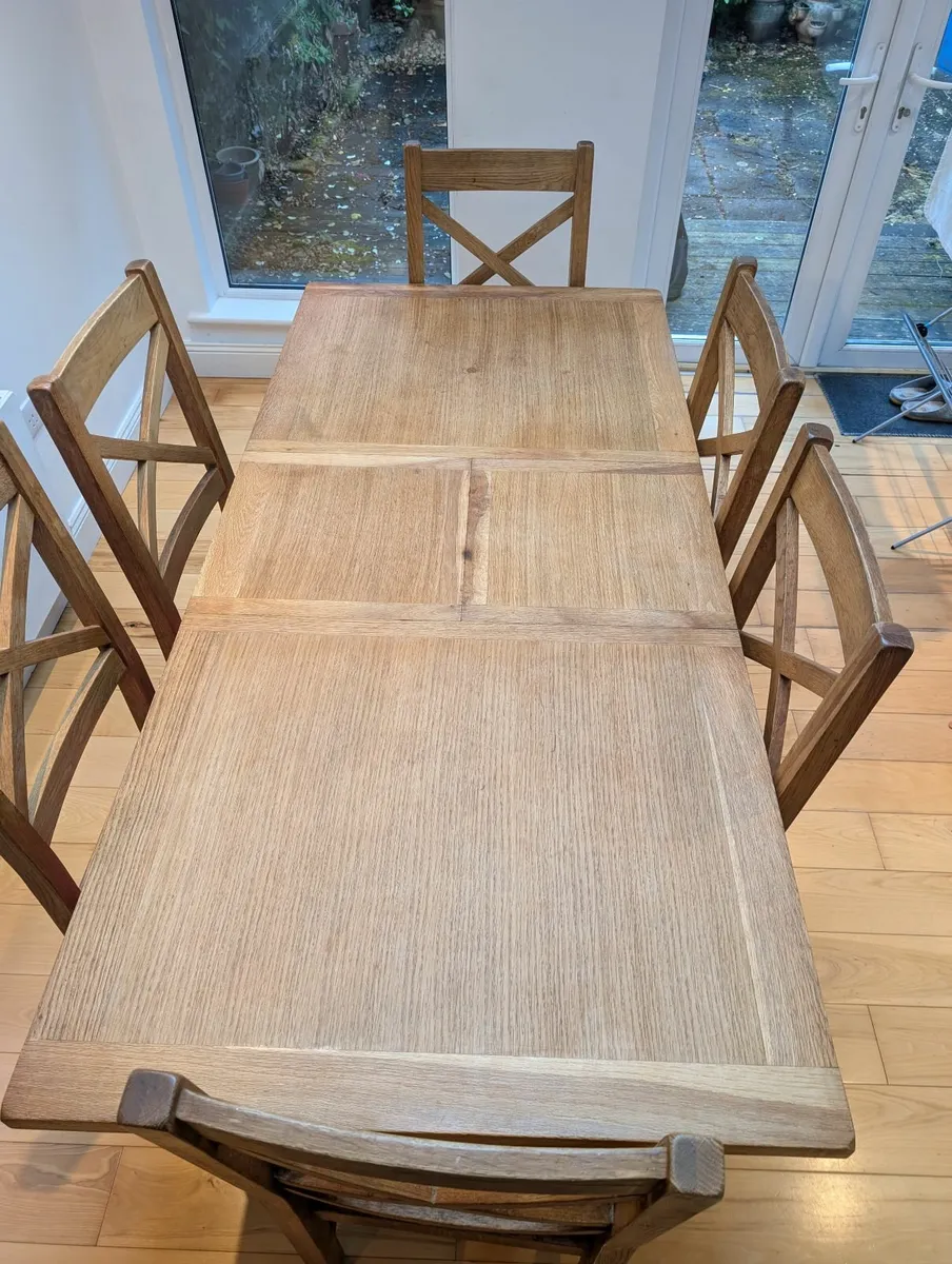 Solid oak dining table and 6 chairs - Image 3
