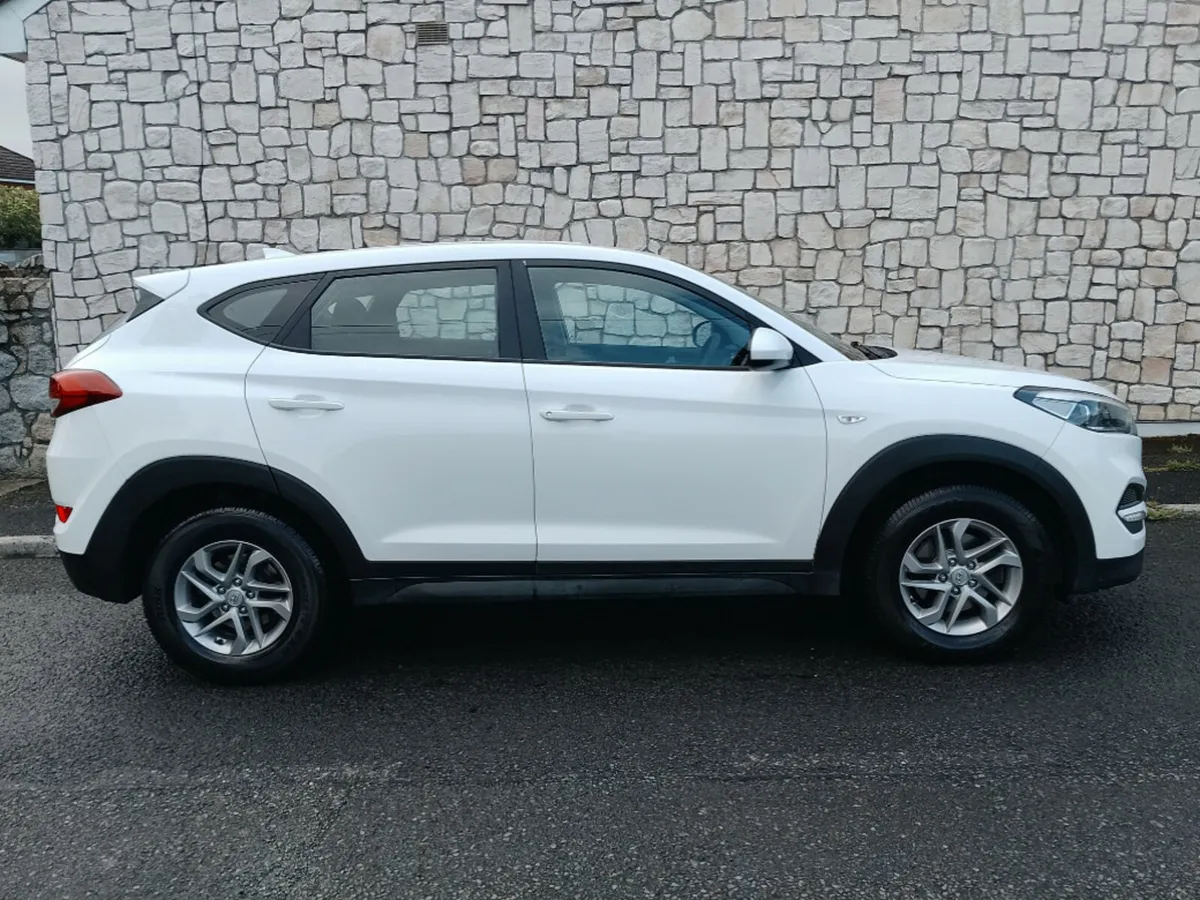 Hyundai Tucson 1.7 S BLD 116PS 5DR - Image 2