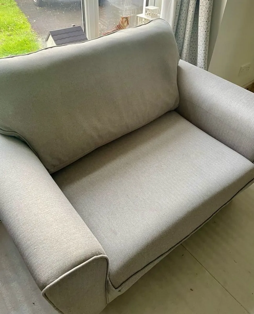 love seat - Image 2