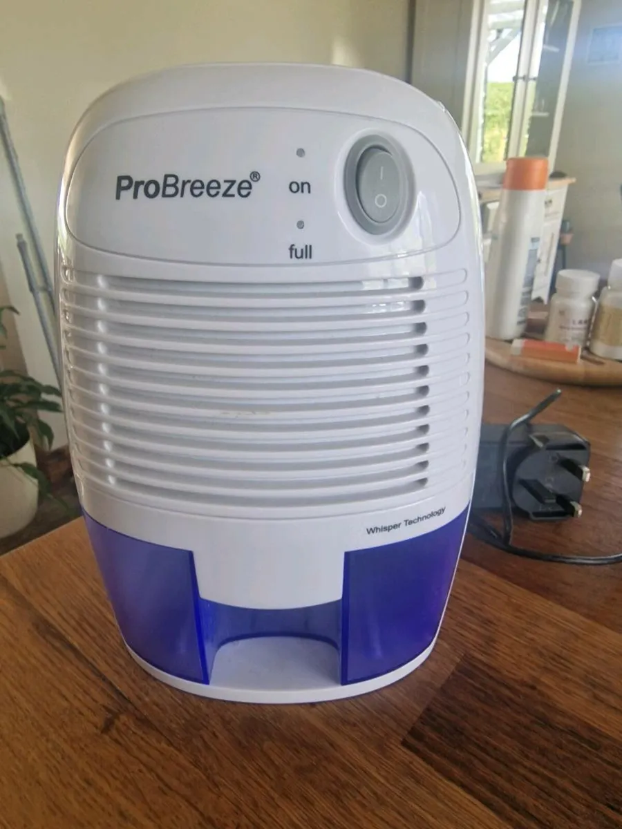Mini dehumidifier