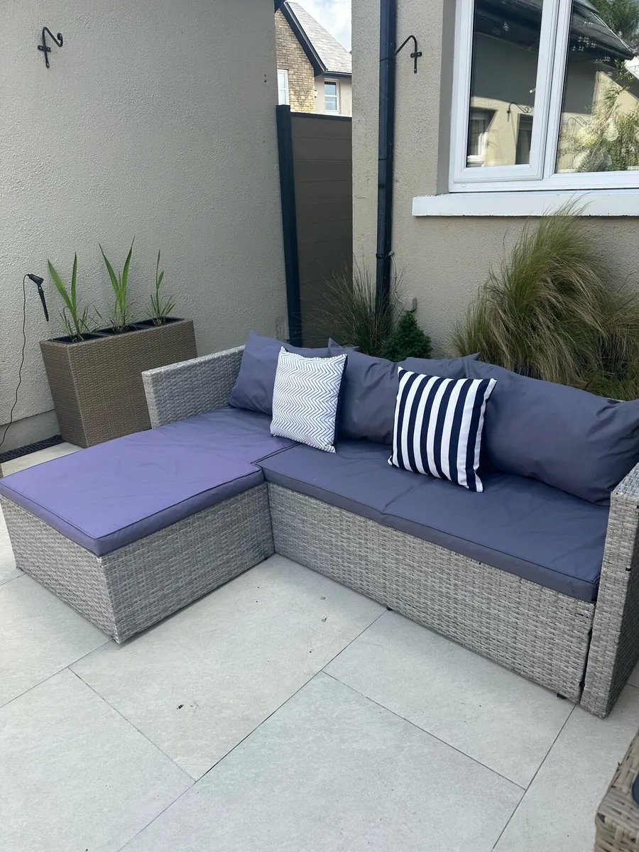 Garden Seating - Image 1