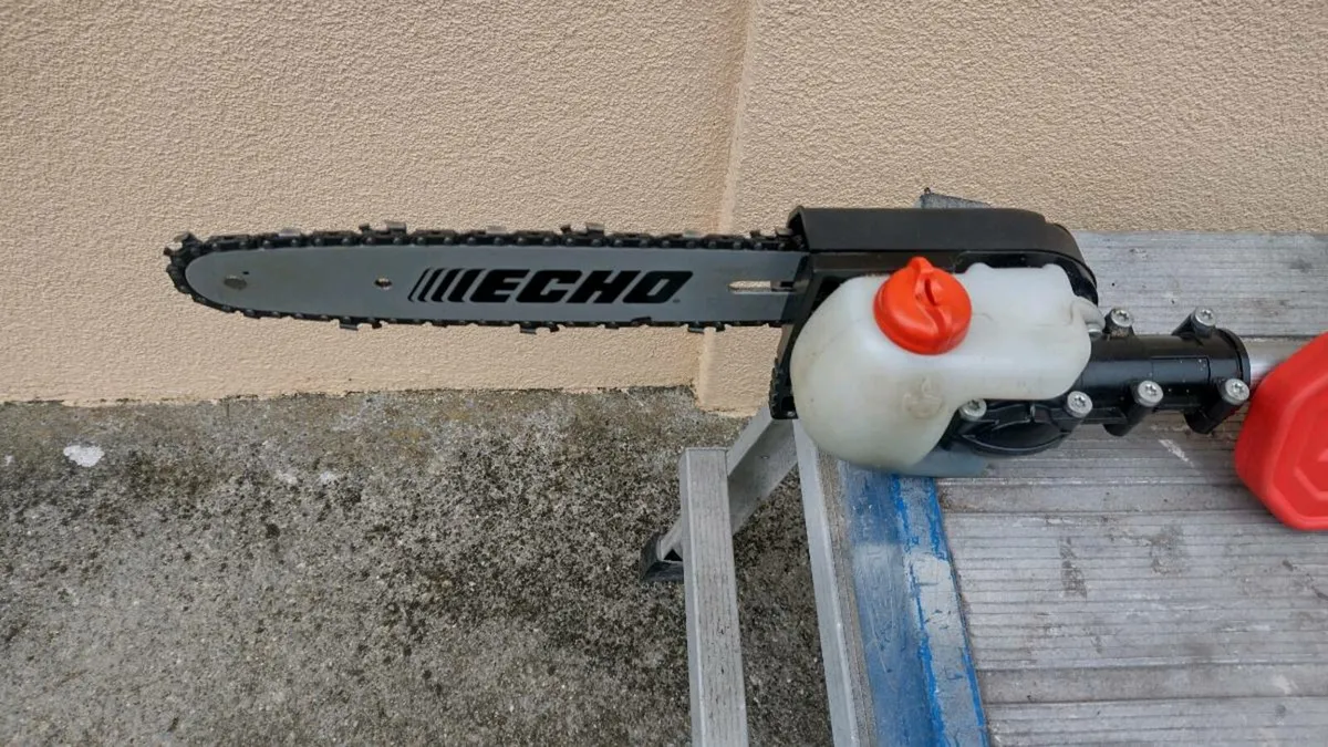 Echo hedge trimmer and chainsaw - Image 3