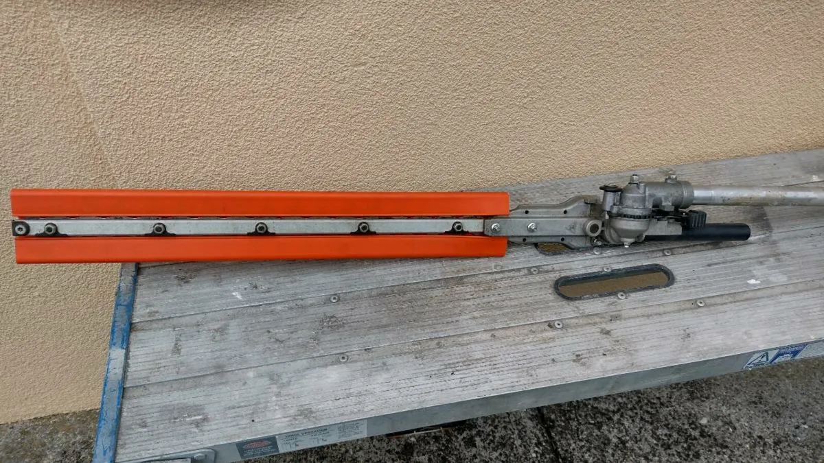 Echo hedge trimmer and chainsaw - Image 4