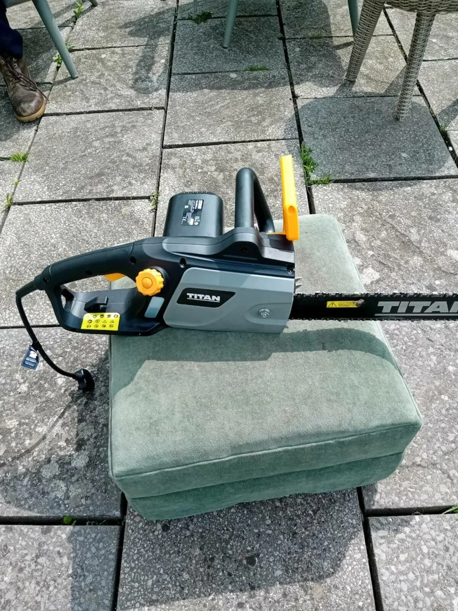 FOR SALE TITAN ELECTRC Chainsaw - Image 2