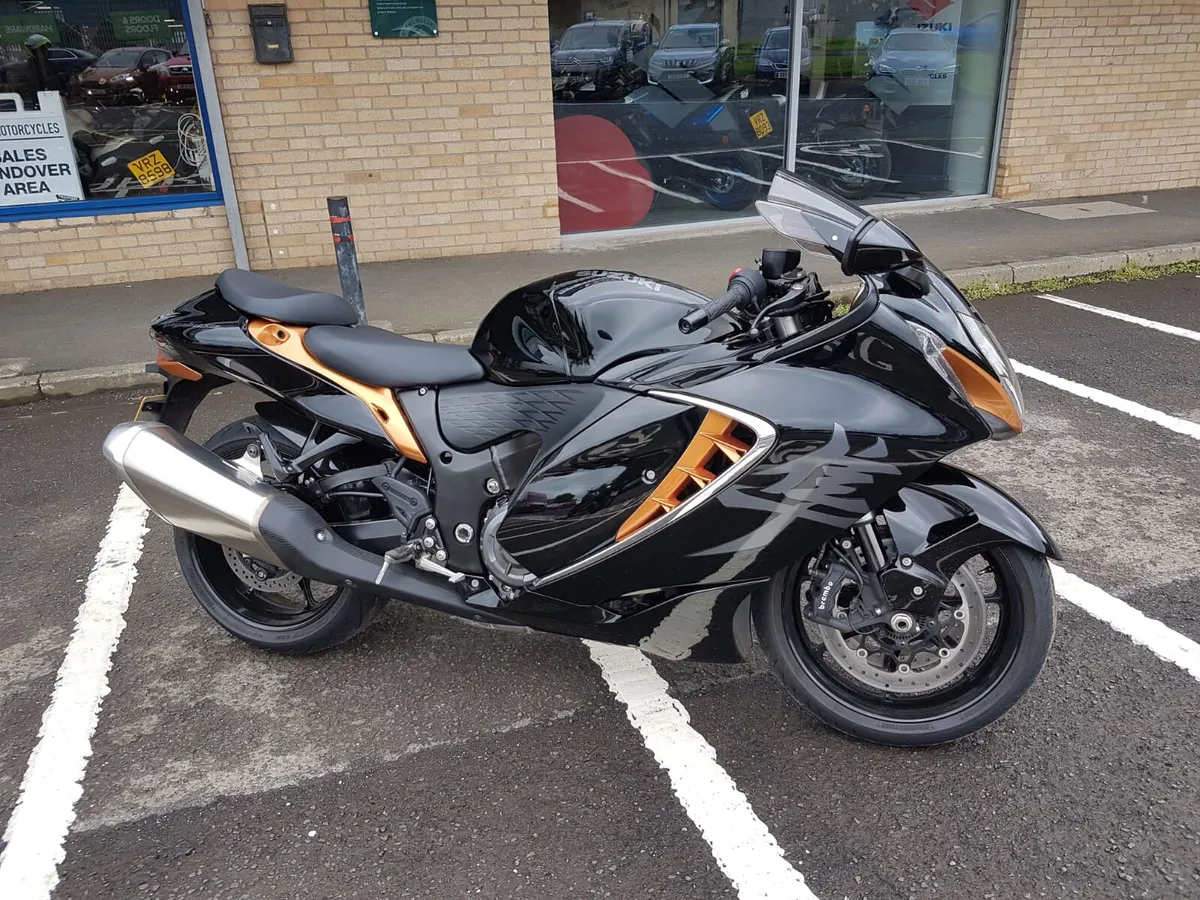 Suzuki GSX1300R Hayabusa - Image 1