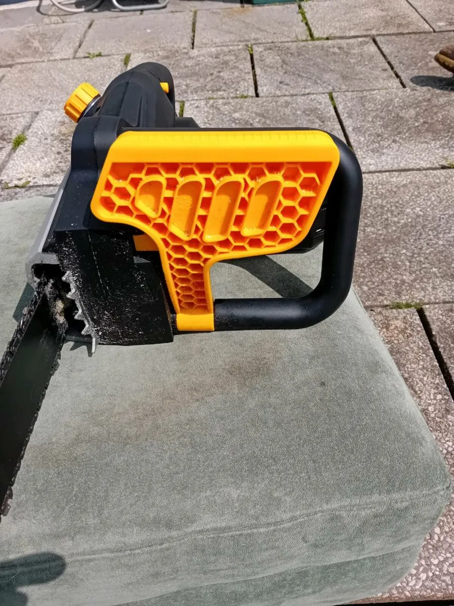 FOR SALE TITAN ELECTRC Chainsaw - Image 4