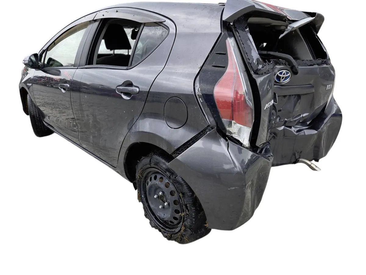 2016 TOYOTA AQUA Breaking/Dismantling - Image 4