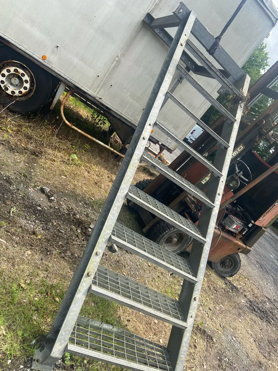 Galvanised stairs - Image 4