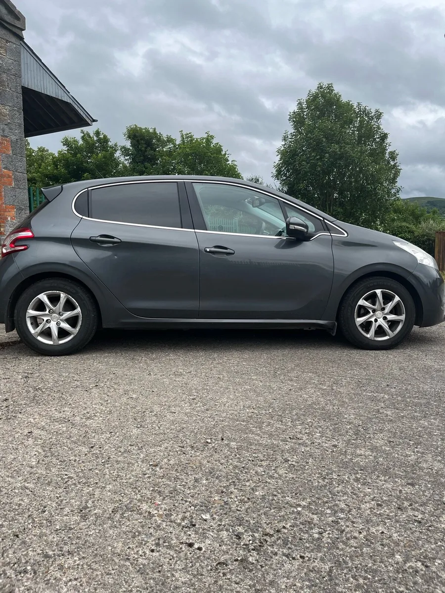 Peugeot 208 - Image 4