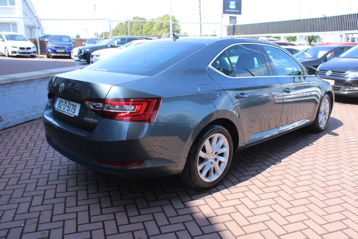 SKODA SUPERB 2.0 TDI STYLE 150BHP 5DR HATCHBACK - Image 4