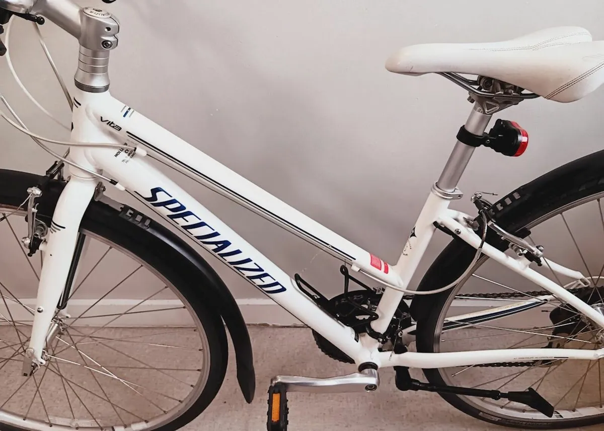ladys lightweight bike & accessories hardly used - Image 3