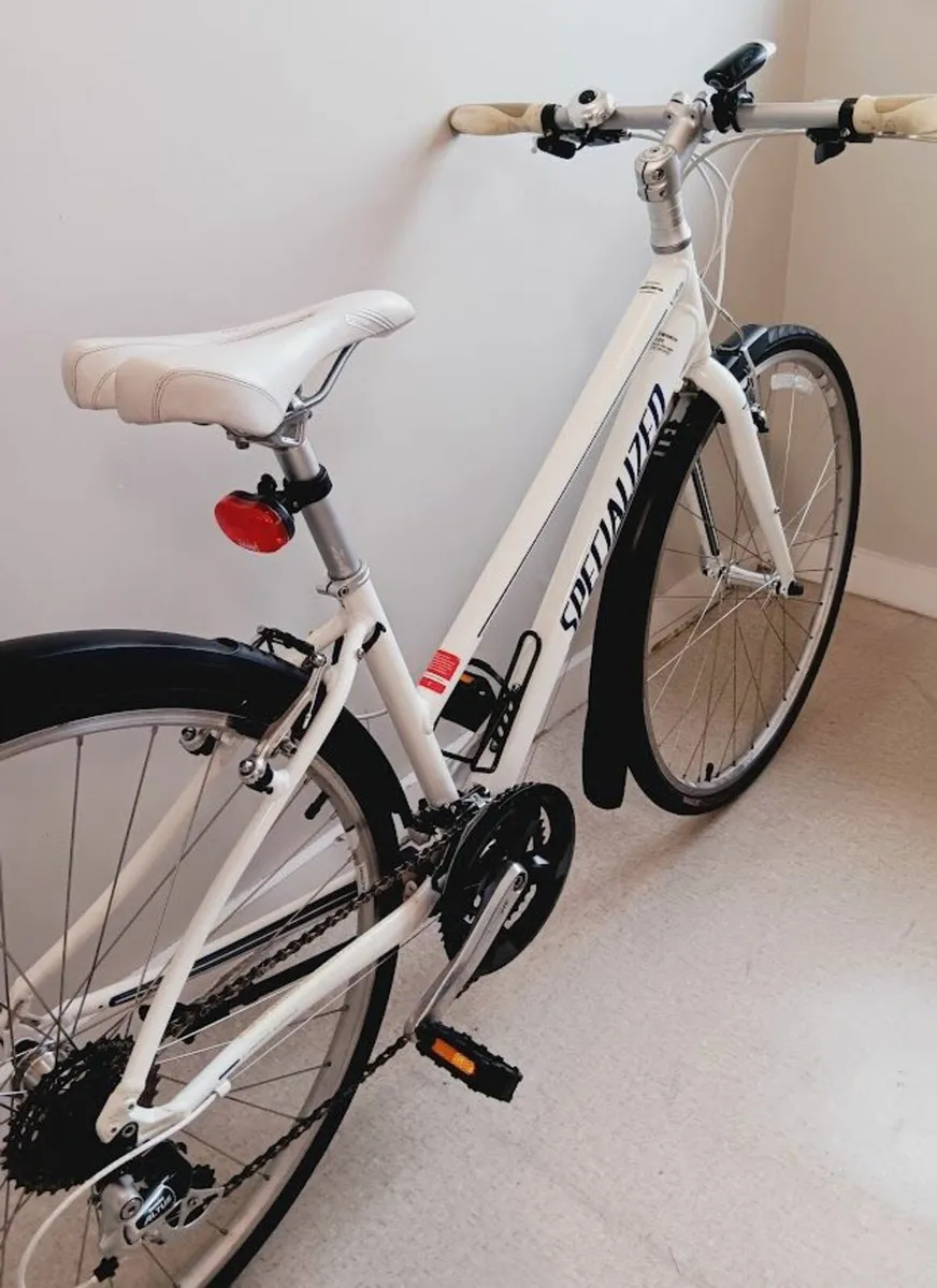 ladys lightweight bike & accessories hardly used - Image 4