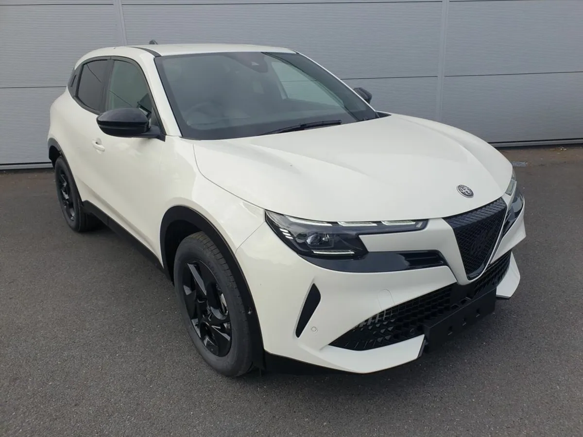 Alfa Romeo Junior "Ibrida" Hybrid Model with Tech - Image 2