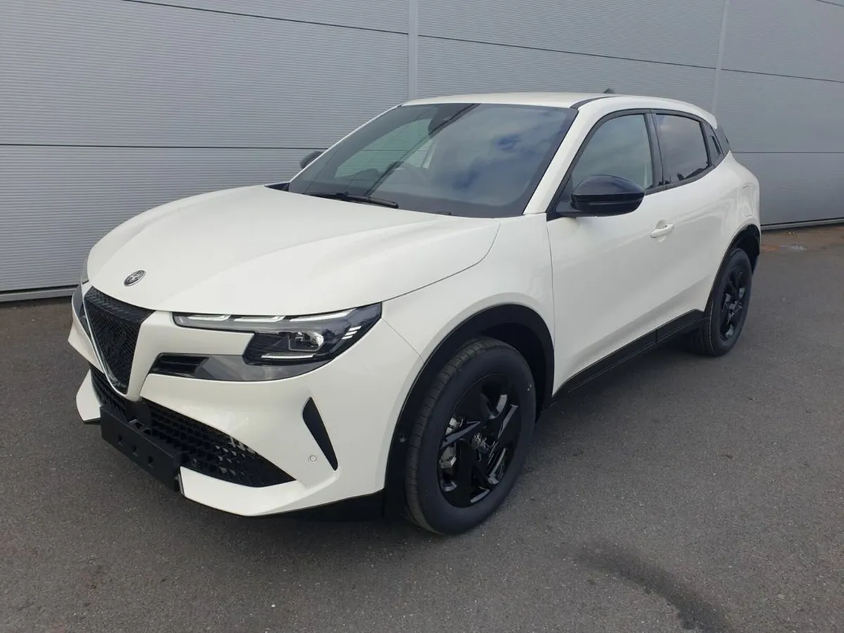 Alfa Romeo Junior "Ibrida" Hybrid Model with Tech - Image 3