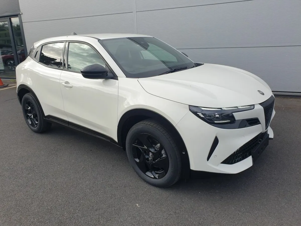 Alfa Romeo Junior "Ibrida" Hybrid Model with Tech - Image 4