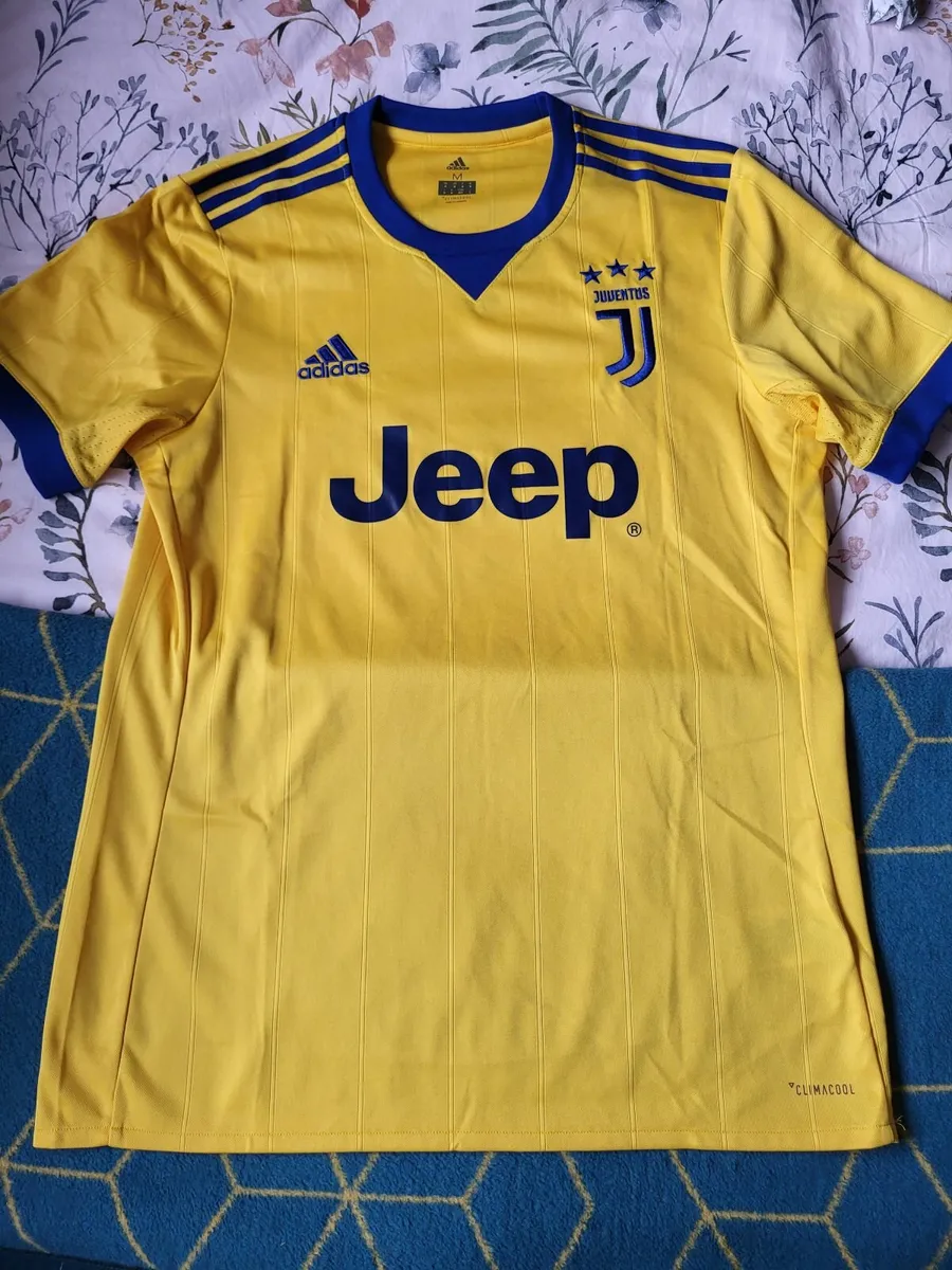 Juventus 2017-2018 Away Jersey - Image 1