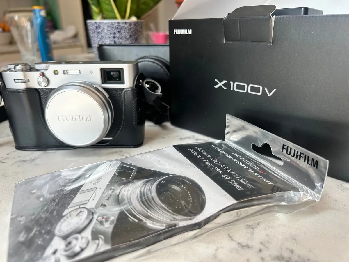 Fujifilm x100v Camera - Image 4