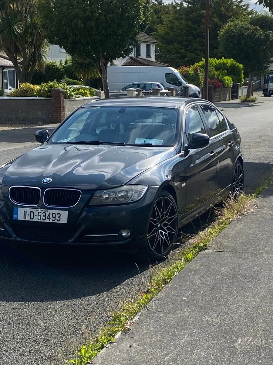 BMW 3-Series 2011 - Image 1